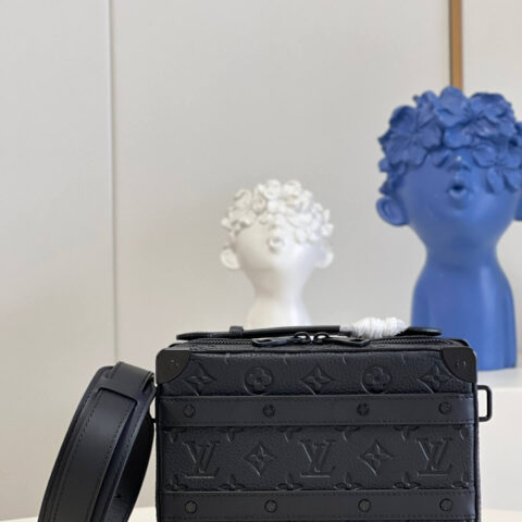 LV HANDLE SOFT TRUNK牛皮压花盒子斜挎包 M59163