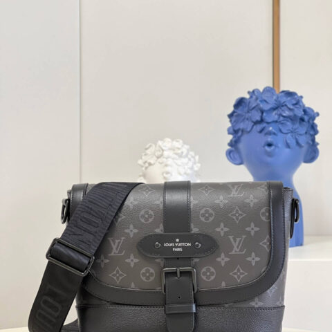 LV Saumur 黑花邮差包 M45911