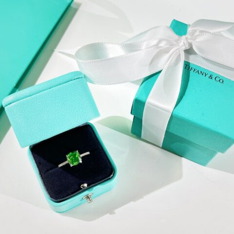 新款☑️TIFFANY&Co.蒂芙尼方形绿钻戒指