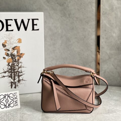 LOEWE罗意威 Mini Puzzle bag几何包 0338豆沙粉18CM