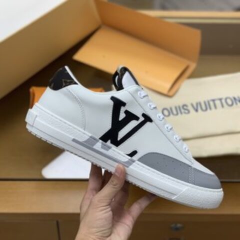 LV/路易威登    白色牛皮及标志性的Monogram帆布情侣款低帮运动鞋