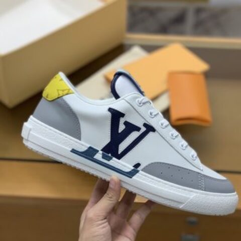 LV/路易威登    白色牛皮及标志性的Monogram帆布情侣款低帮运动鞋