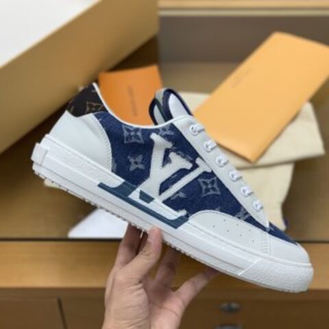 LV/路易威登    白色牛皮及标志性的Monogram帆布情侣款低帮运动鞋