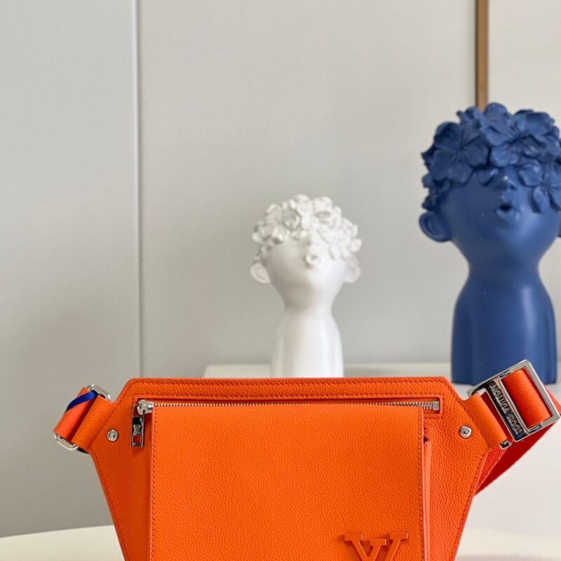 LV Aerogram牛皮New Sling 胸包 M59625