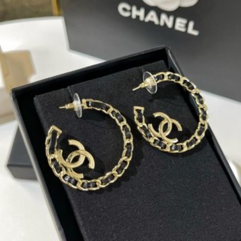 新款☑️CHANEL香奈儿双c黑皮绳耳钉耳环