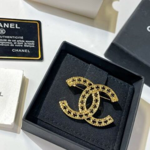 新款☑️CHANEL香奈儿双c镂空胸针