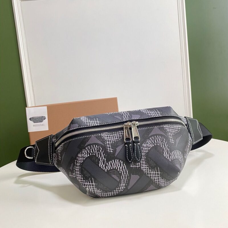 Burberry巴宝莉专属标识印花环保帆布胸包