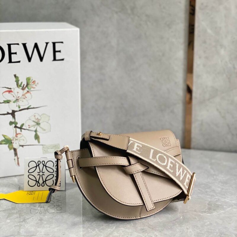 LOEWE罗意威 字母寛肩带Gate马鞍包 0672灰色