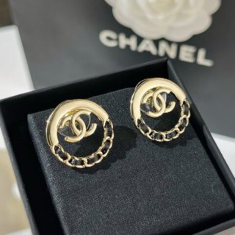 新款☑️CHANEL香奈儿双c黑皮绳耳钉耳环