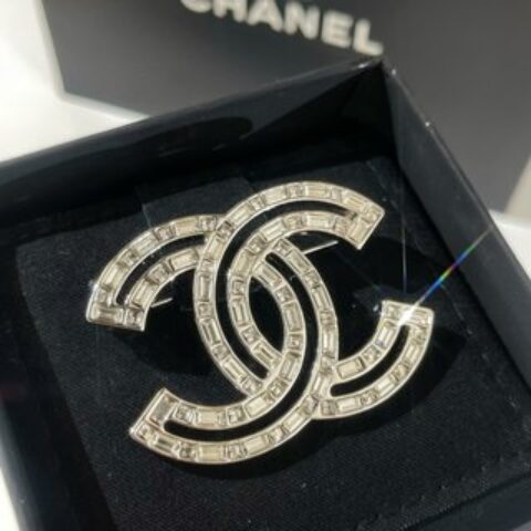 新款☑️CHANEL香奈儿双c满钻胸针