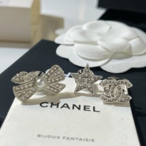 新款☑️CHANEL香奈儿双c 蝴蝶结 五角星胸针