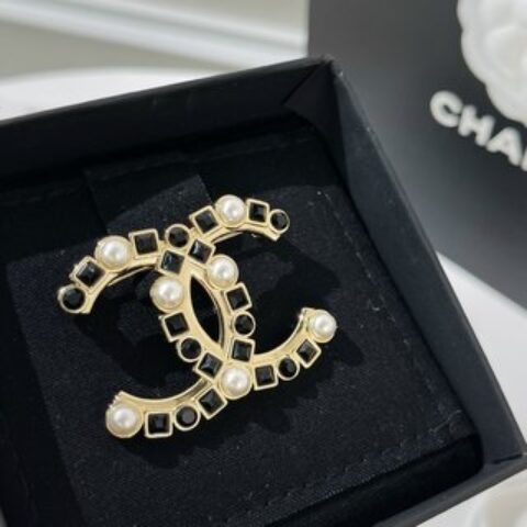 新款☑️CHANEL香奈儿双c黑色方钻珍珠胸针
