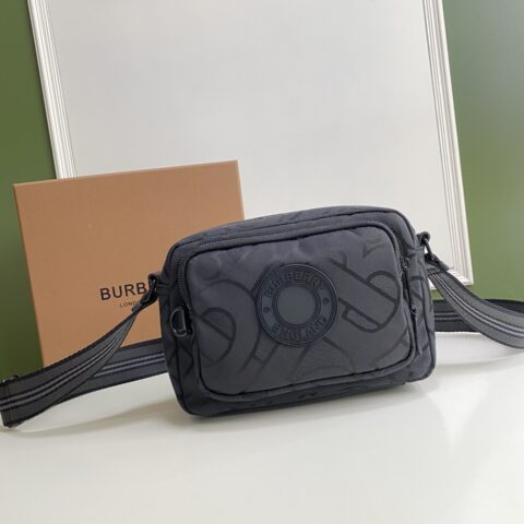 Burberry巴宝莉最新款尼龙布防水材料相机包