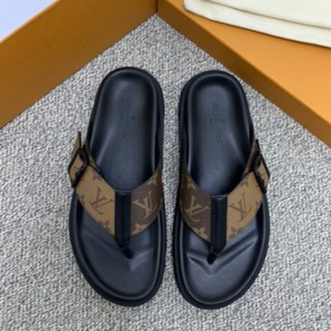 LV/路易威登   侧边缀以Monogram花卉图案经典的老花PVC男士凉鞋