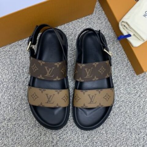 LV/路易威登   侧边缀以Monogram花卉图案经典的老花PVC男士凉鞋