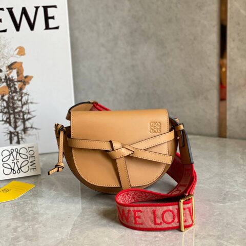 LOEWE罗意威 字母寛肩带Gate马鞍包 0672焦糖色