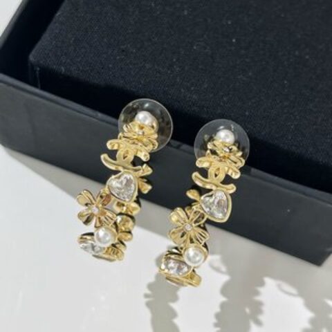 新款☑️CHANEL香奈儿双c四叶草爱心珍珠耳钉耳环