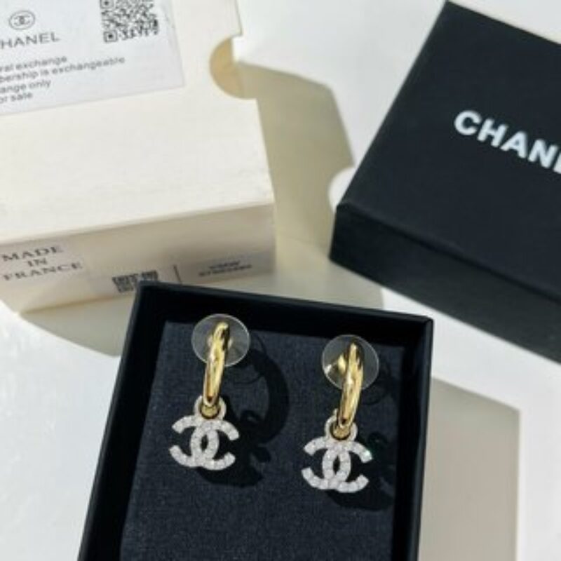 新款☑️CHANEL香奈儿满钻双c耳钉耳环