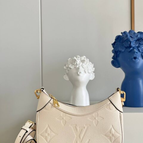 LV M46099 压纹软粒面牛皮Bagatelle腋下包