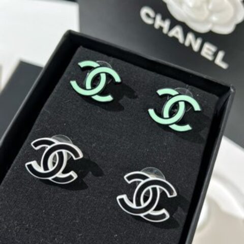 新款☑️CHANEL香奈儿双c亚克力耳钉耳环