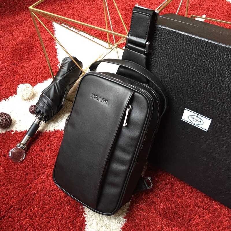 PRADA普拉达进口韩国小牛皮胸包0989