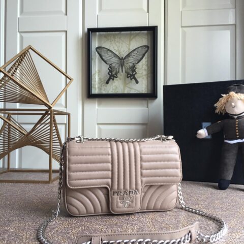 PRADA普拉达进口小牛皮链条包1BD108