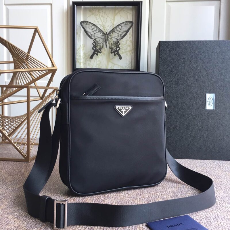 PRADA普拉达尼龙和Saffiano皮革饰边男士单肩包2VQ002