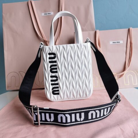 MIUMIU缪缪精致手工Logo刺绣牛仔小托特包5BA220
