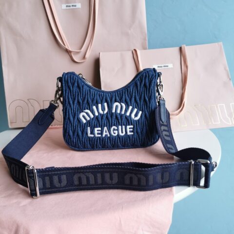 MIUMIU缪缪精致手工logo刺绣配饰系列手袋5BH211