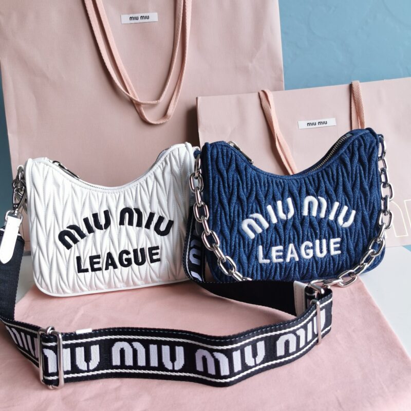 MIUMIU缪缪精致手工logo刺绣配饰系列手袋5BH211