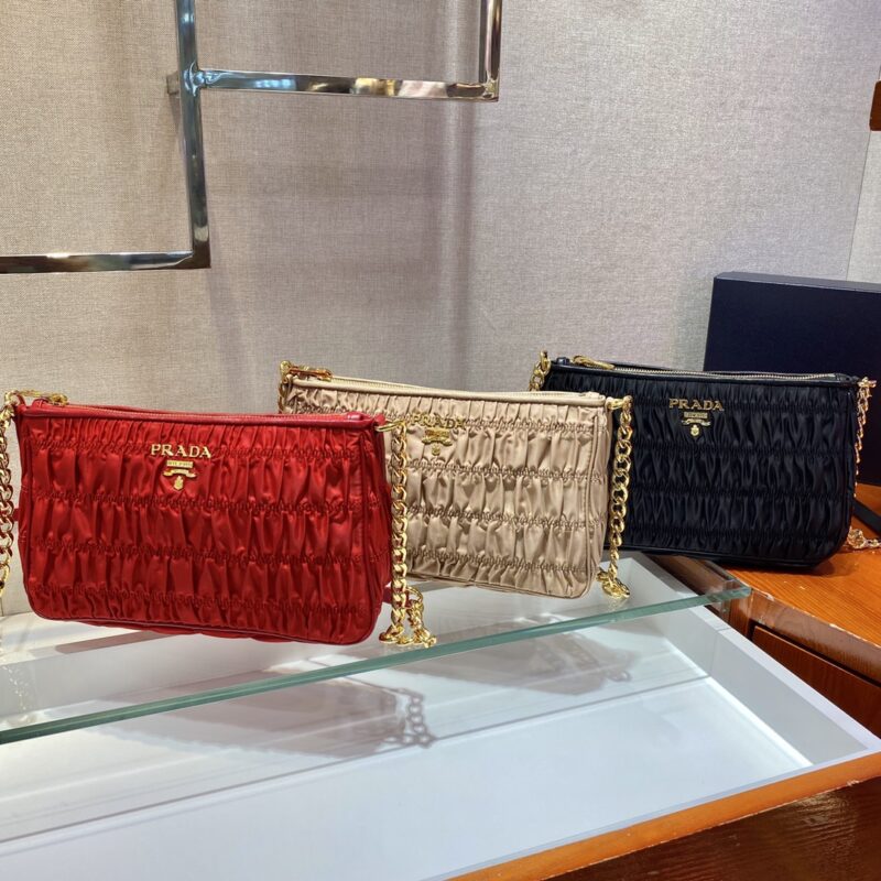 PRADA普拉达手工皱褶元素肩背包1BH171