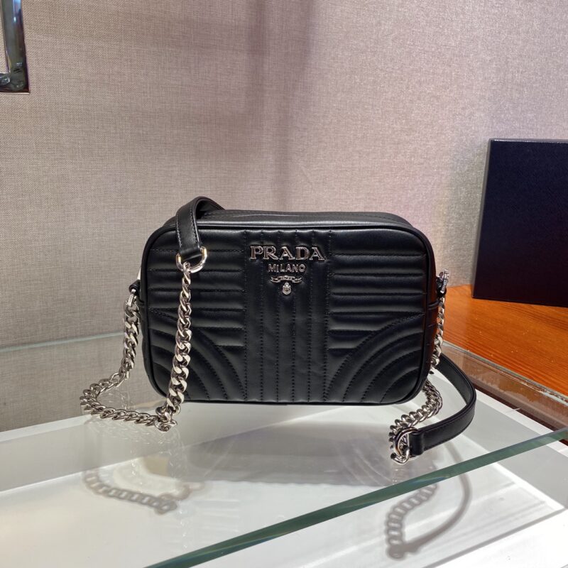 PRADA普拉达进口小牛皮肩背包1BD083