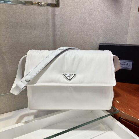 PRADA普拉达男女通用尼龙邮差包1BD255