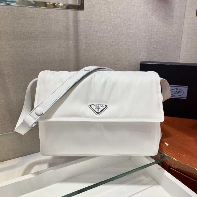 PRADA普拉达男女通用尼龙邮差包1BD255