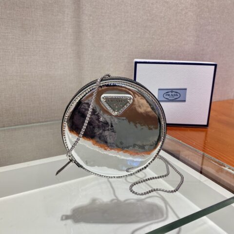 PRADA普拉达亮面皮革亮面小圆形零钱包1NR003