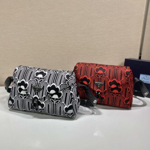 PRADA普拉达几何提花图案单肩包1BC165A