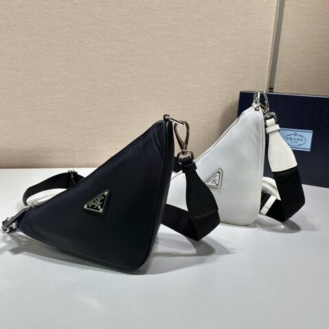 PRADA普拉达进口尼龙布料三角形斜跨包1BH190