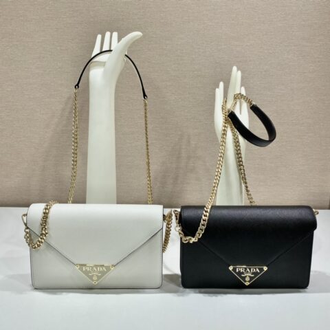 PRADA普拉达Saffiano皮革翻盖式单肩包1BD318