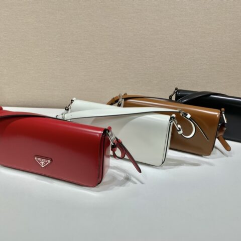 PRADA普拉达进口牛皮翻盖式单肩包1BD323