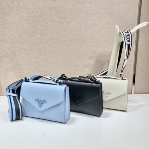 PRADA普拉达Saffiano皮革新款斜跨包1BD317