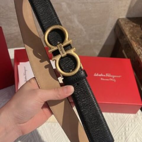 Ferragamo菲拉格慕    头层牛皮再配上精致专柜版型复古金属扣男士3.5cm腰带