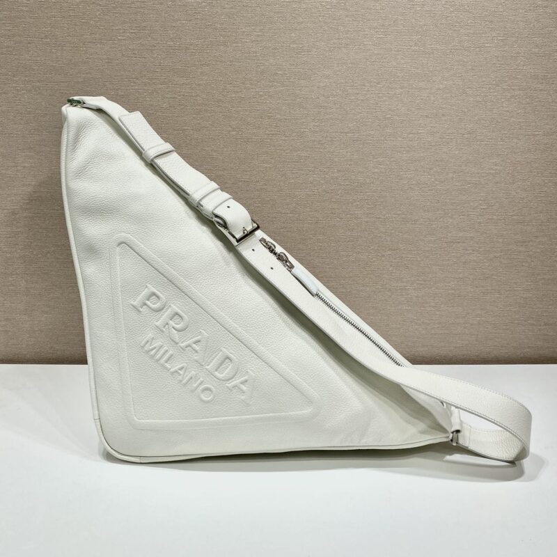 PRADA普拉达三角形皮革斜挎包2VY007