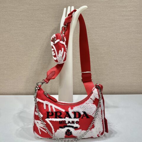 PRADA普拉达刺绣三合一腋下包1BH204