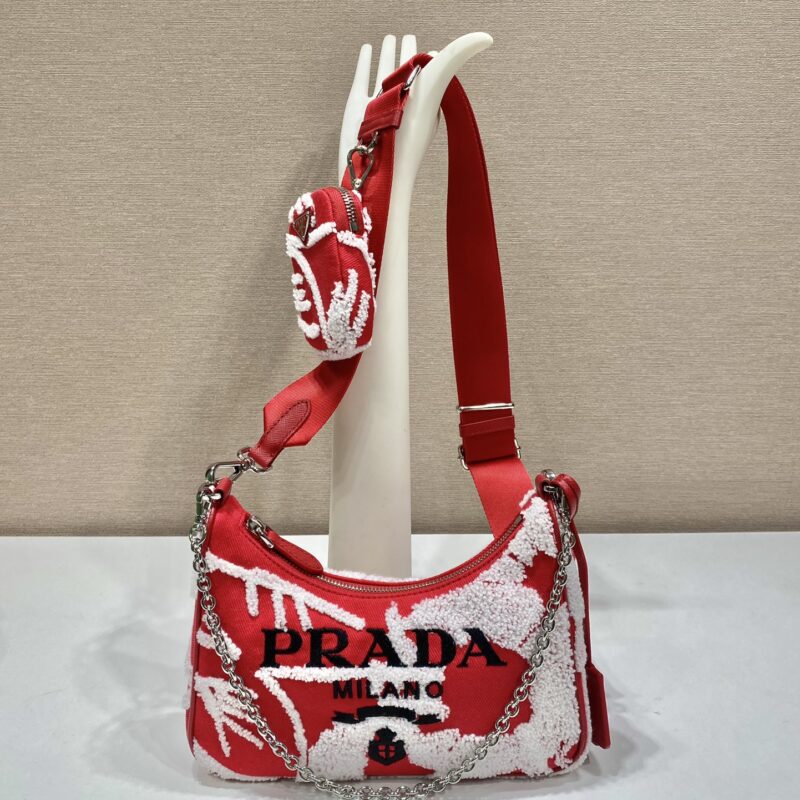 PRADA普拉达刺绣三合一腋下包1BH204