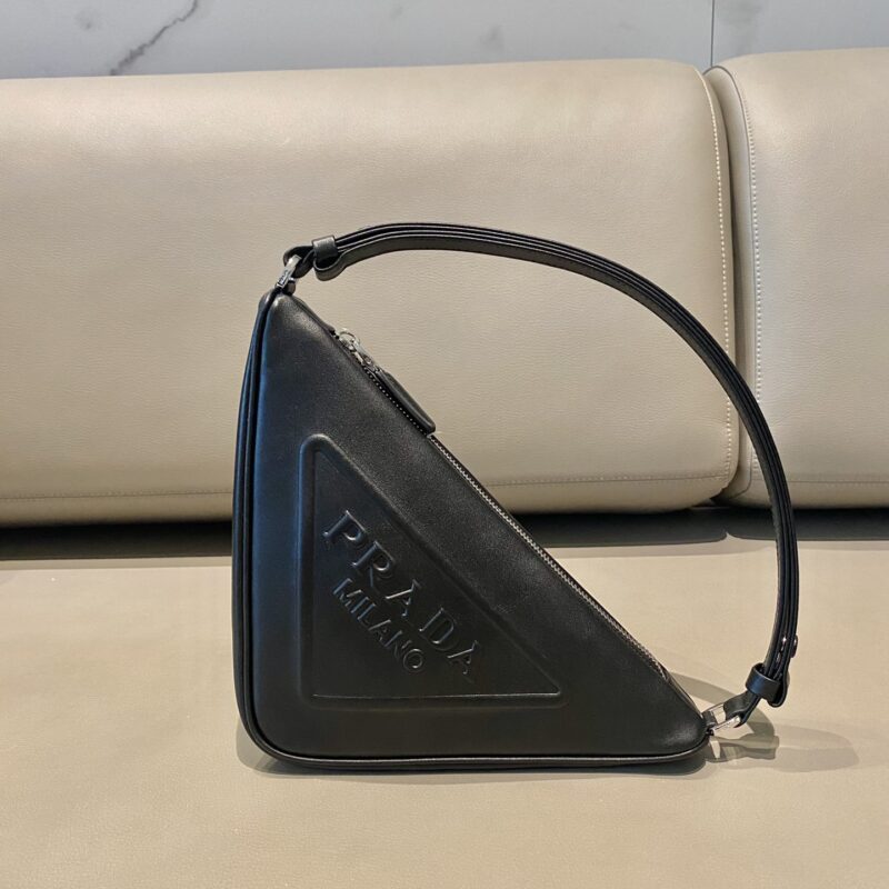 PRADA普拉达进口小牛皮三角形包1NQ043