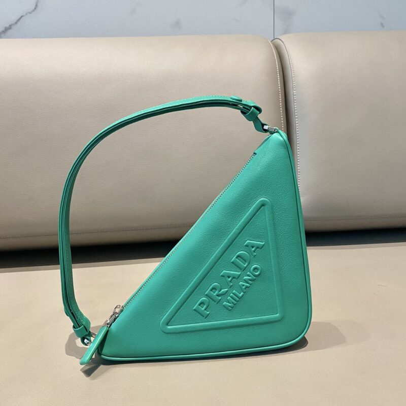 PRADA普拉达进口小牛皮三角形包1NQ043