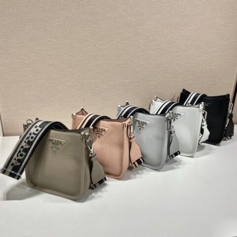PRADA普拉达金属三角形徽标皮革迷你单肩包1BH191