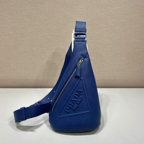 PRADA普拉达鹿皮纹牛皮新款胸包2VZ098