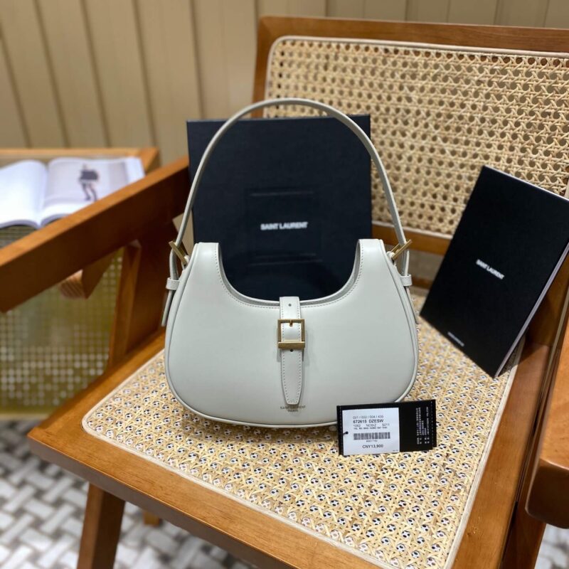 Saint laurent Ysl 𝗟𝗲 𝗙𝗲𝗿𝗺𝗼𝗶𝗿 马鞍腋下包 672615白色