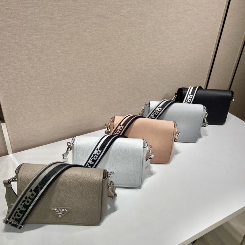 PRADA普拉达进口鹿皮纹牛皮肩背包1BD314